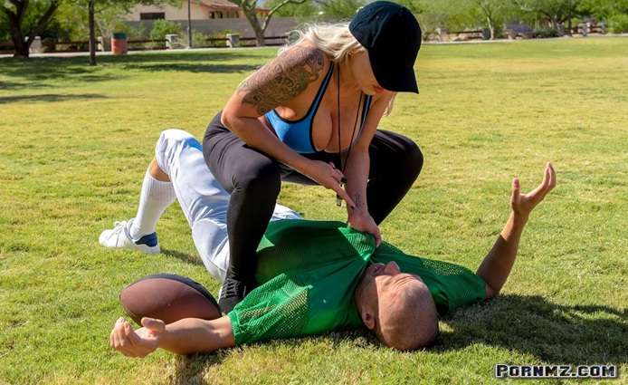 [BrazzersExxtra] Nina Elle – Tempting The Tackling Dummy